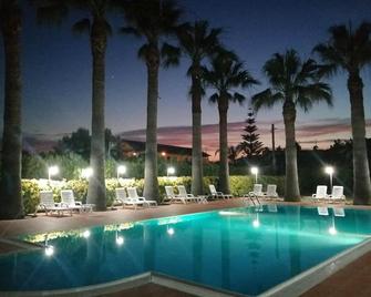 Residence Hotel Villa Laura - Ascea - Piscina