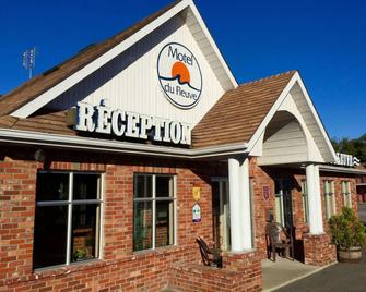Motel et Appartements du Fleuve - Brossard - Edificio