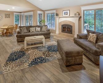 Perfect location to relax, unwind, renew and enjoy San Juan Island - Roche Harbor - Living room