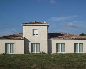Au pied du Lariat - Léoville - Building