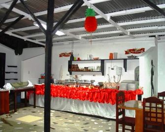 RedDoorz @ Western Highway Lodge Hotel - Marabut