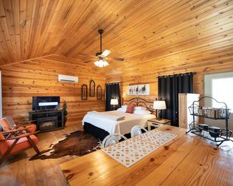 City on a Hill at Spring Creek - Fredericksburg - Bedroom