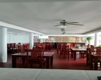 Palm Grove Saud Holiday Complex Hotel - Pagudpud - Restaurante