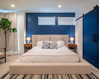 Luxury Home in Midtown With Skyline View - Houston - Bedroom