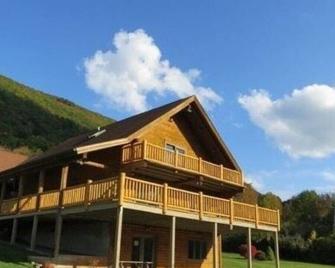 True Log Cabin Living at Bristol Mountain - Cabin Culture Unit A - Canandaigua - Building