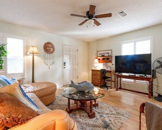 Quiet Condo about 10 Mi to Dtwn Pensacola - Pensacola - Pokój dzienny