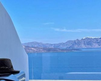 Blu Rooms - Akrotiri - Balcón