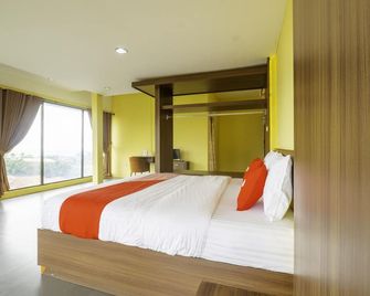 Capital O 1973 Guest House Toserba Selamat Syariah Pelabuhan Ratu - Sukabumi - Habitación