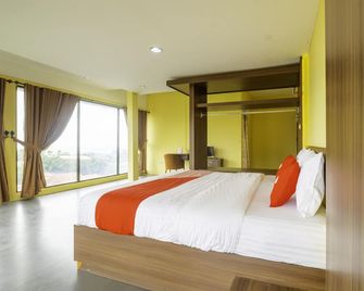 Capital O 1973 Guest House Toserba Selamat Syariah Pelabuhan Ratu - Sukabumi - Schlafzimmer