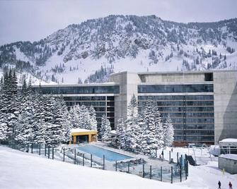 The Cliff Lodge - Sandy - Building