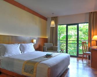 Oak Tree Emerald Hotel & Conventions Semarang - סמראנג - חדר שינה