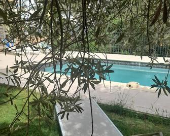Charmante Maison de Campagne Arborée Avec Piscine - Flaux - Piscina