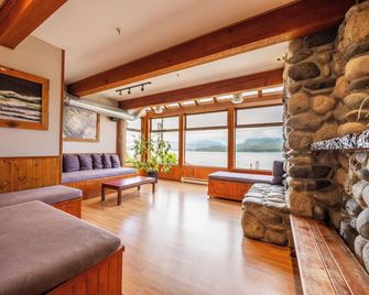 Whalers Guesthouse - Tofino - Salon