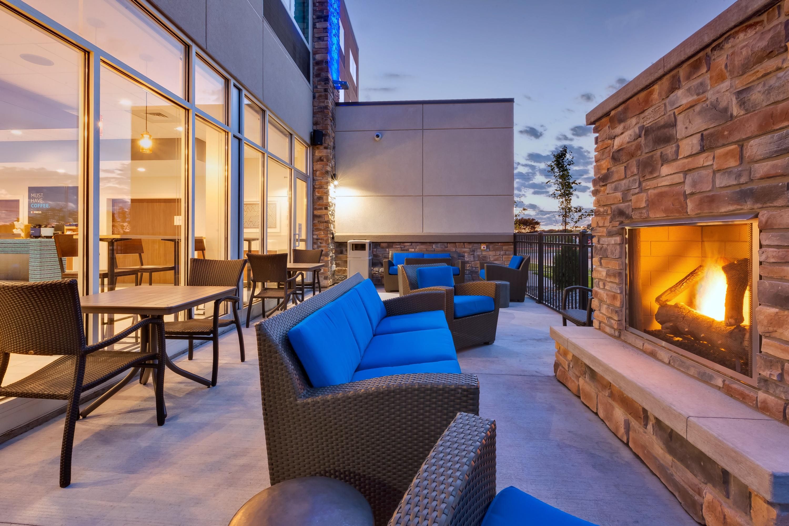 Holiday Inn Express & Suites EAU Claire West I-94 By IHG - Eau Claire - Balcony