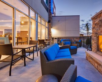 Holiday Inn Express & Suites EAU Claire West I-94 By IHG - Eau Claire - Balcony
