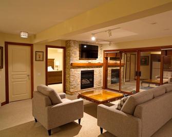 Honeymoon Suite - West Kelowna - Huiskamer