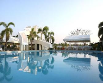 Fiesta Garden Hotel By Sms Hospitality - Bantay - Pool