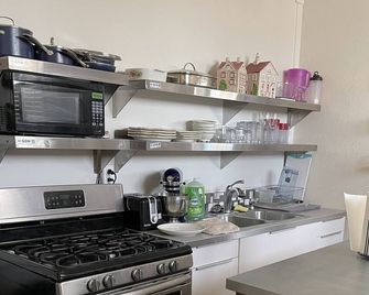 The Boulder Place - Colorado Springs - Kitchen