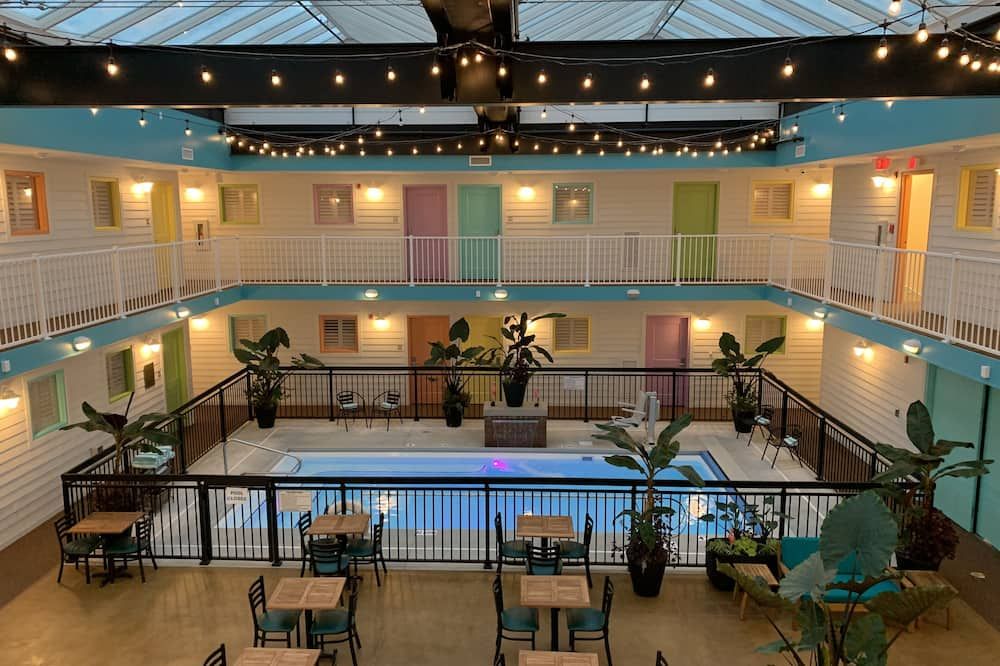 Pool view of Worthington of Logan