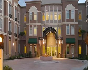 Holiday Inn Express Windsor Sonoma Wine Country By IHG - Windsor - Building