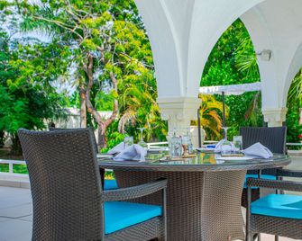 Mzima Beach Resort - Ukunda - Uteplats
