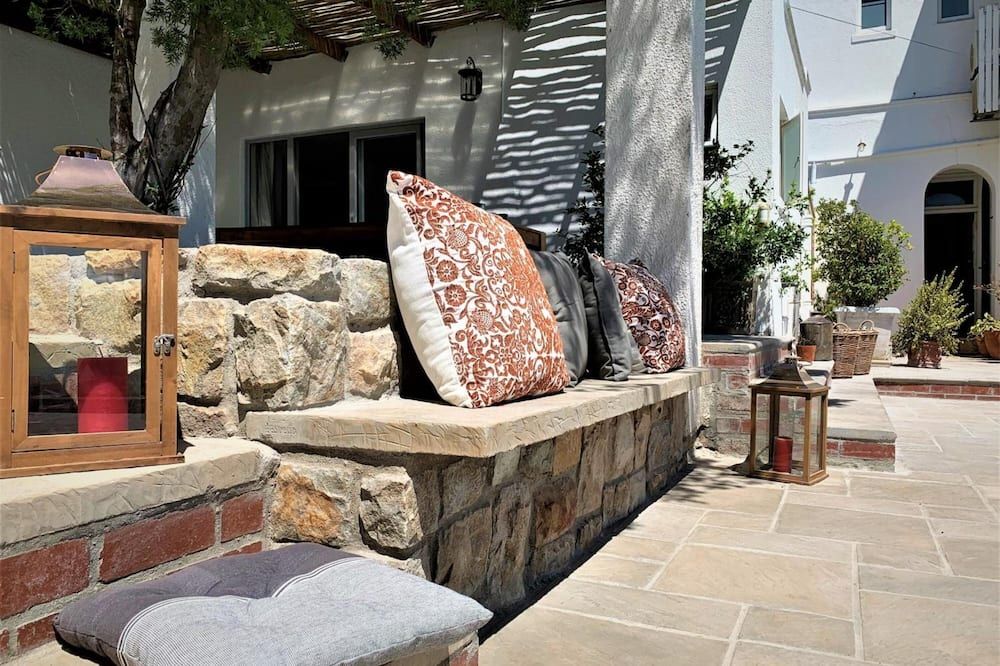 أبي مانور لوكشوري جيست هاوس - كابي تاون - شرفة مرصوفة