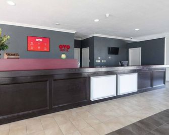 La Crosse Ks|2 Queen Bed - DeRidder - Reception