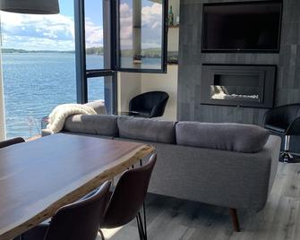 St. Lawrence River Retreat - Cornwall - Wohnzimmer