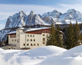 B&B Hotel Passo Tre Croci Cortina - Cortina d'Ampezzo - Rakennus