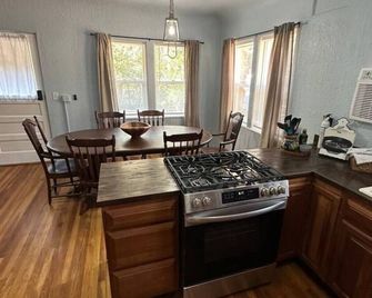 Ash Creek Canyon Mining Cabin Chrysotile - Globe - Kitchen