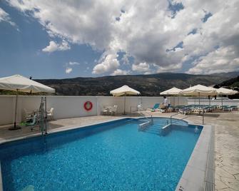 Villa Turistica de Bubion - Bubion - Piscina
