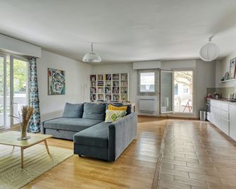 3 bedroom apartment with balconies - פריז - סלון