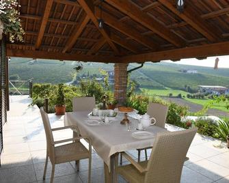 Agriturismo Edmo - Castiglione Tinella - Patio