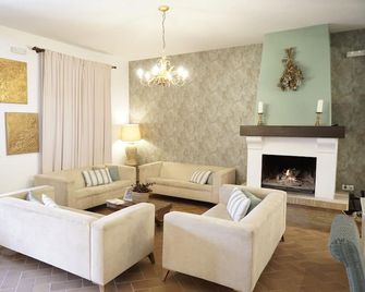 Hospedarte Cazadero Real - El Rocío - Вітальня