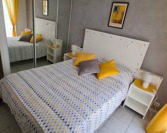 On the side of Chez Slone - Cottage 4 people in the heart of the Luberon - Gargas - Bedroom