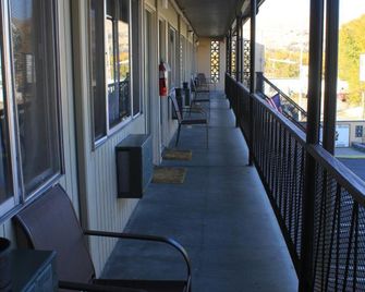 John Day Motel - John Day - Balcony