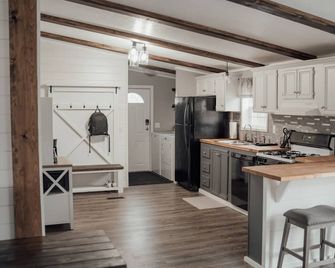 Salmon River Retreat - Perfect for Fisherman, Snowmobilers and Families! - Pulaski - Keuken