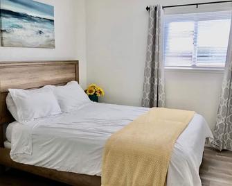 Natural Light 1 Bedroom In-Law Unit w/Washer/Dryer - San Leandro - Bedroom
