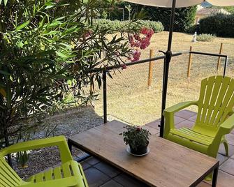 Maison Avec spa et Jardin Privés au Coeur de la Campagne Provençale - Villecroze - Patio