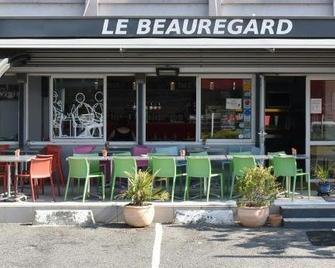 Le Beauregard - בריב לה גייארד - בניין