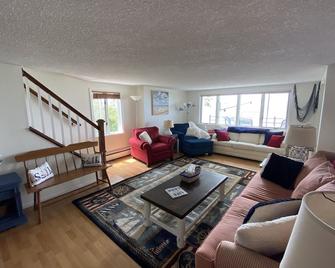 3 bed 2 Bath Cottage With Direct Lake and Fishing Access From Backyard, Sunsets - Westfield - Sala de estar