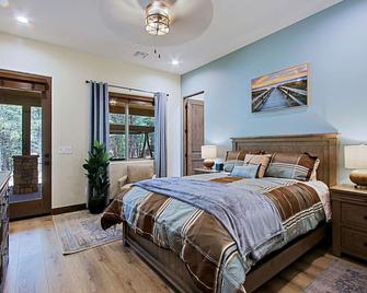 Luxury Cabin in a woods! Private location 7000 ft elevation, 4 seasons! - Prescott - Habitación