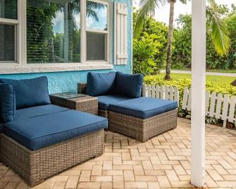 Fort Pierce - 2bd,2ba Tropical Surfside Retreat - Fort Pierce - Patio
