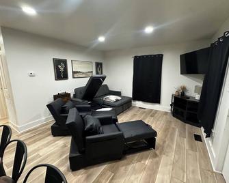 Charming 2-bedroom house with AC and WiFi in Union City - Union City - Huiskamer