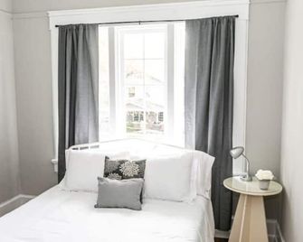 Trendy Lakeview Craftsman - Birmingham - Bedroom