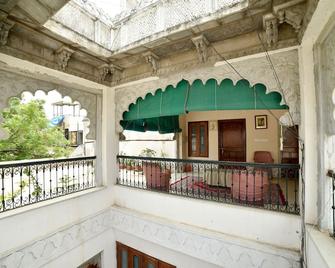 A cozy and cool place - Udaipur - Balcón