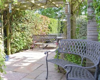 2 bedroom accommodation in St. Margarets at Cliffe, near Dover - Saint Margaret’s at Cliffe - Patio