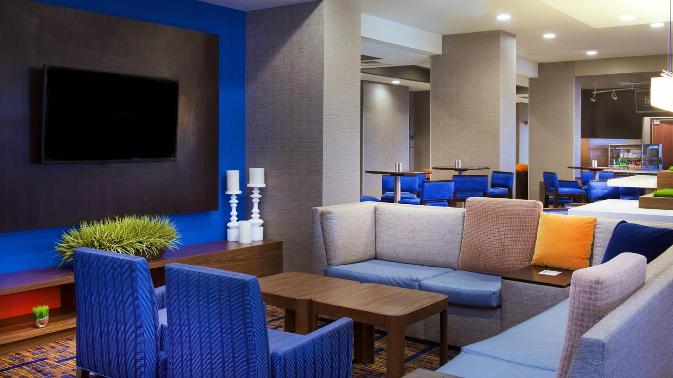 Courtyard by Marriott Bloomington