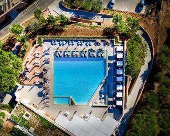 Evereden Beach Resort Hotel - Anávyssos - Pool