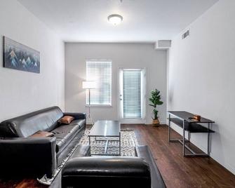 Private 2Bdrm Apartment Convenient to All - Greeley - Living room